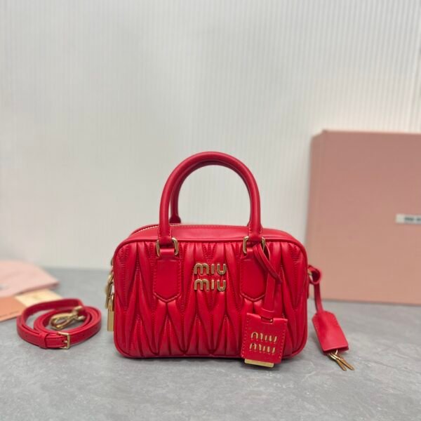 Size: 19X13X6CM