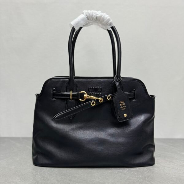 Size: 31 x 40 x 13cm