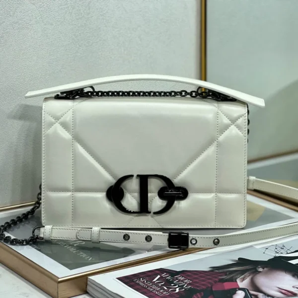 30 Montaigne Chain Clutch Size: 25.5cm