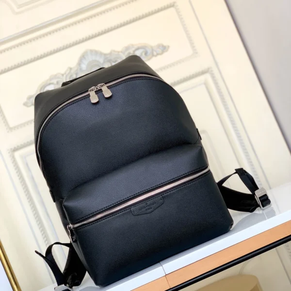 Louis Vuitton Model: M33450 Size: 37.0 x 40.0 x 20.0 cm